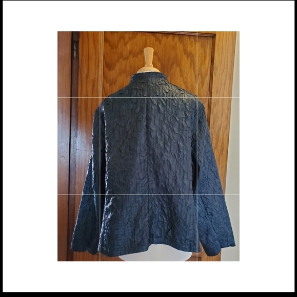🍂🍁 Lane Bryant light weight crinkle jacket. Perfect for fall. It has pockets🎃 - Picture 3 of 12